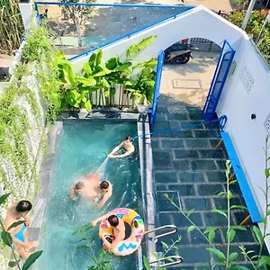 Lazy Bear Hostel